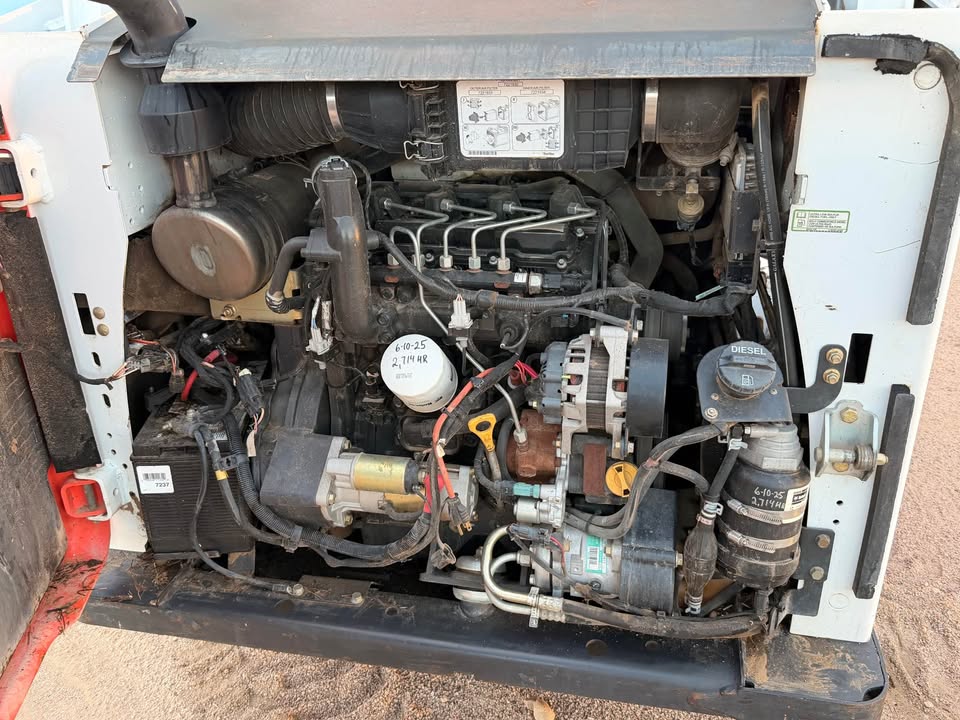 2015 Bobcat Skidsteer 2 Speed with Quick Attach Cab AC and Heat S590